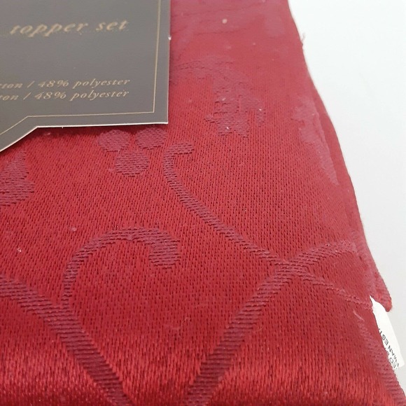 Trim a Home Decorative Round Tablecloth& Topper Red Winter Christmas - Picture 4 of 7